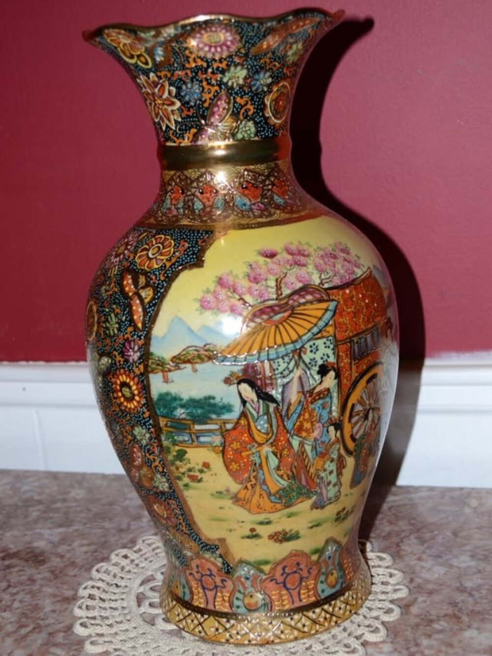 Vintage Satsuma Japanese Gold Vase